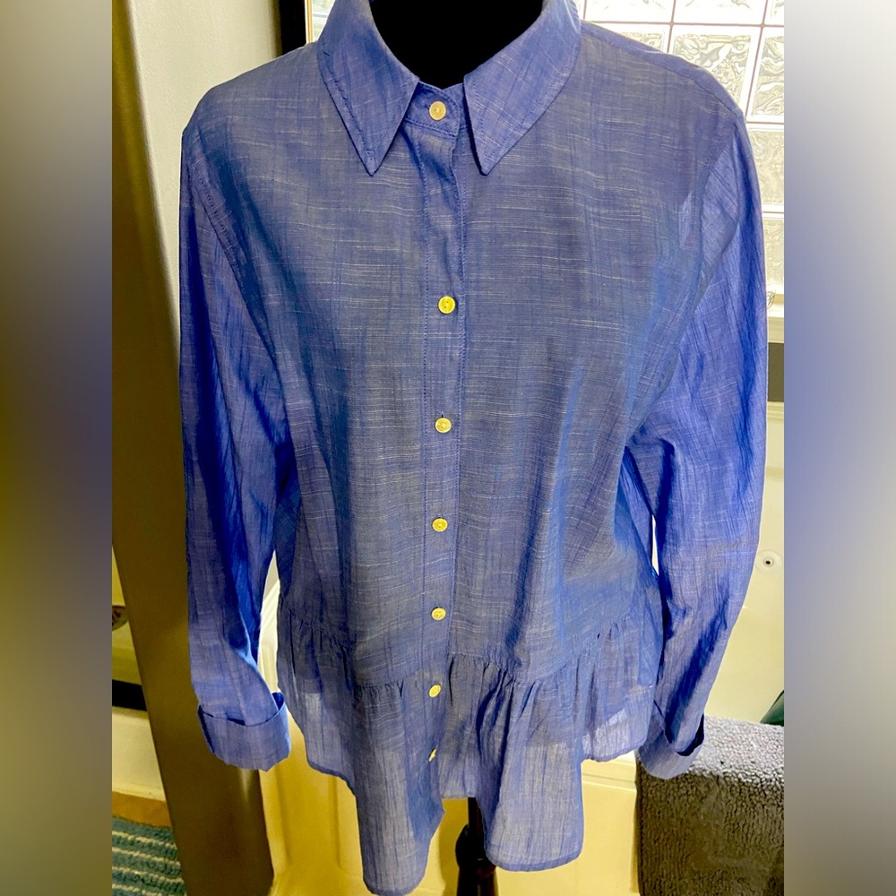 Lilly Pulitzer top. Chambray. Sz Large. Beautiful ruffle.